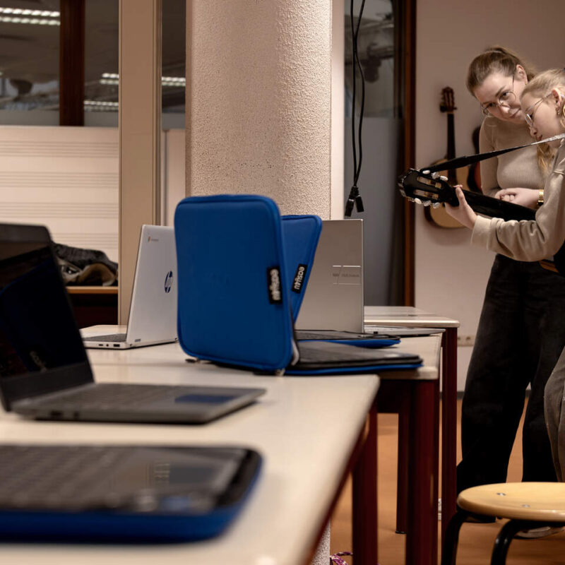 Leerlingen maken lied met AI